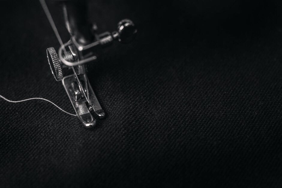 closeup photography of presser foot of sewing machine