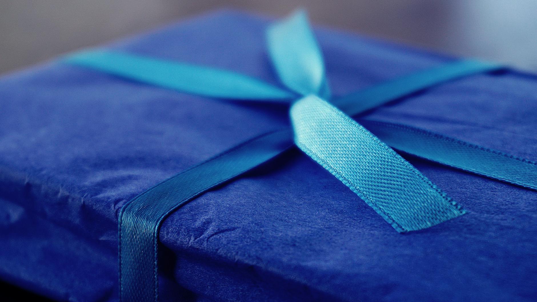 shadow depth of field photography of blue box